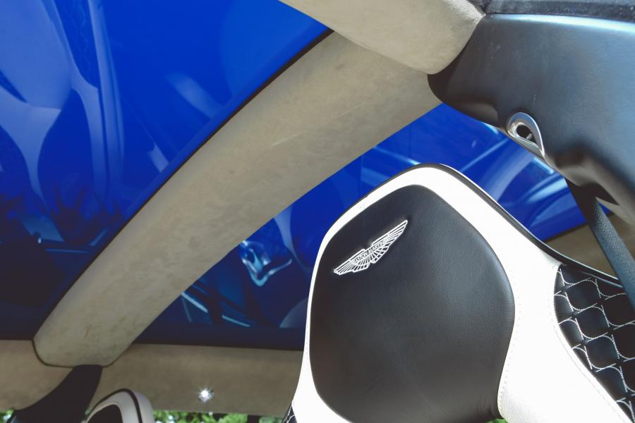 Детали интерьера Aston Martin Jet 2+2 2013 года  (фото 16 из 33)